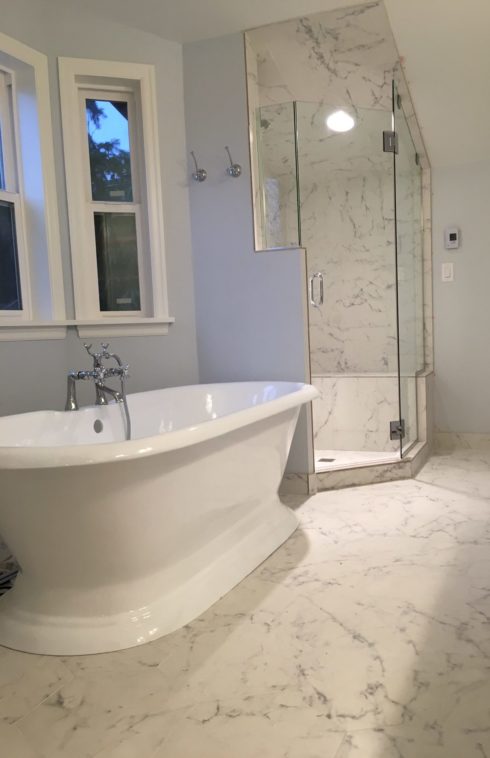 Our Oregon home comtractor company can handle all details of bath remodel, including planning, construction, tub, shower, cabinets, and additional work